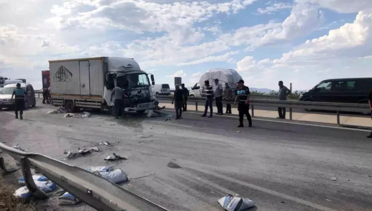 Malatya’da iki kamyonun karıştığı kazada 3 kişi yaralandı